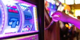 Studio dealer langsung Texas Poker dengan kamera HD di rajawali555